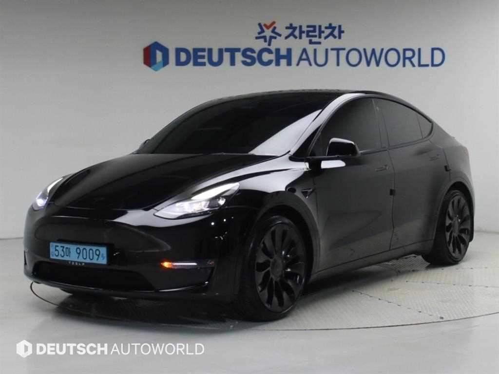 테슬라 모델 Y 퍼포먼스 사진
