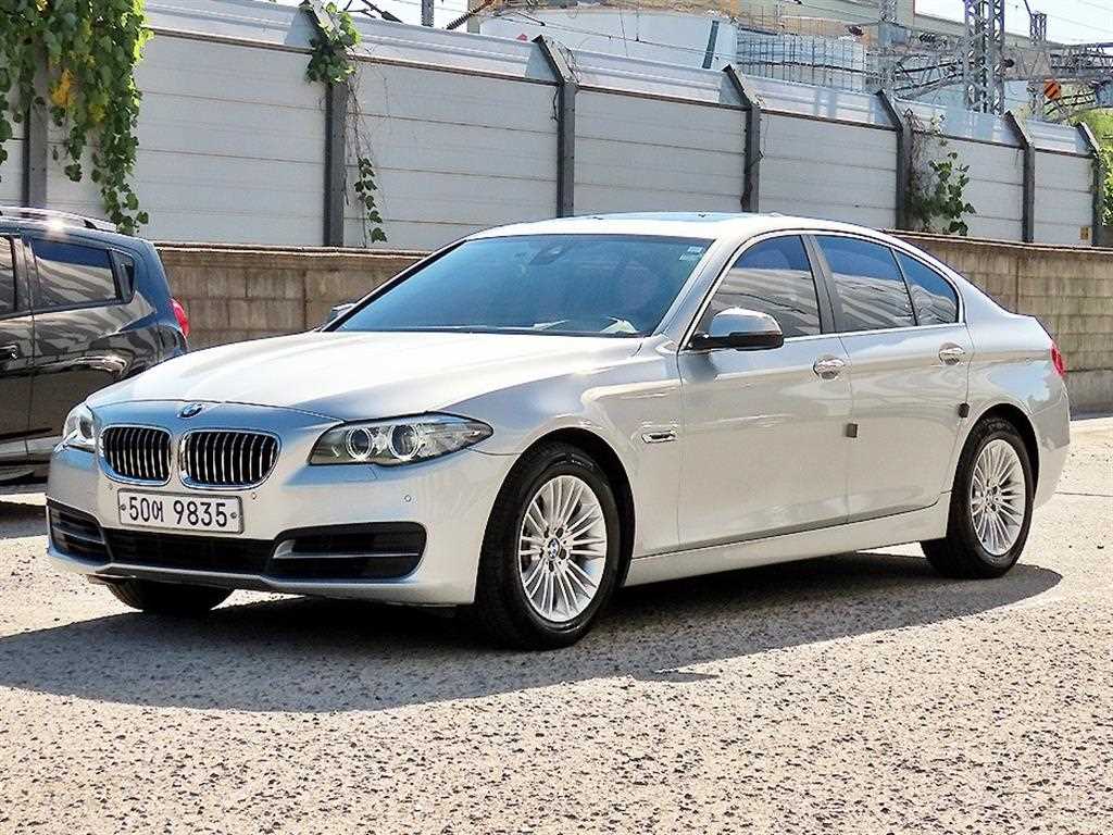 BMW 5시리즈 520d 사진