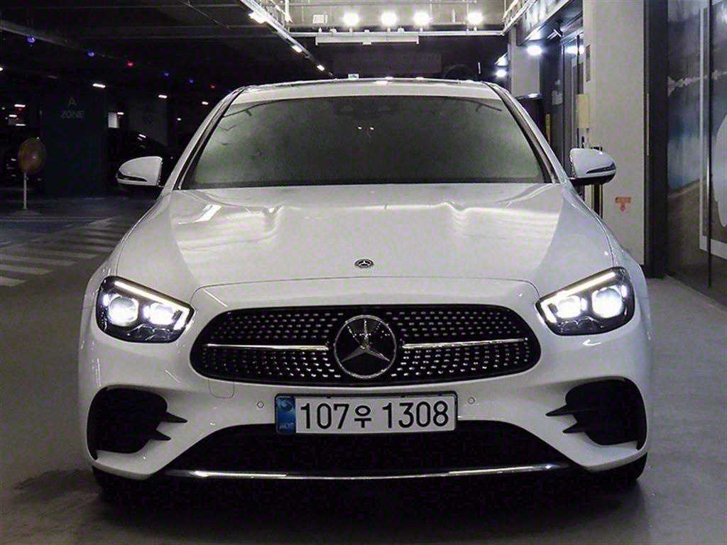 벤츠 E 클래스 E220d 4MATIC AMG라인 사진 2/20