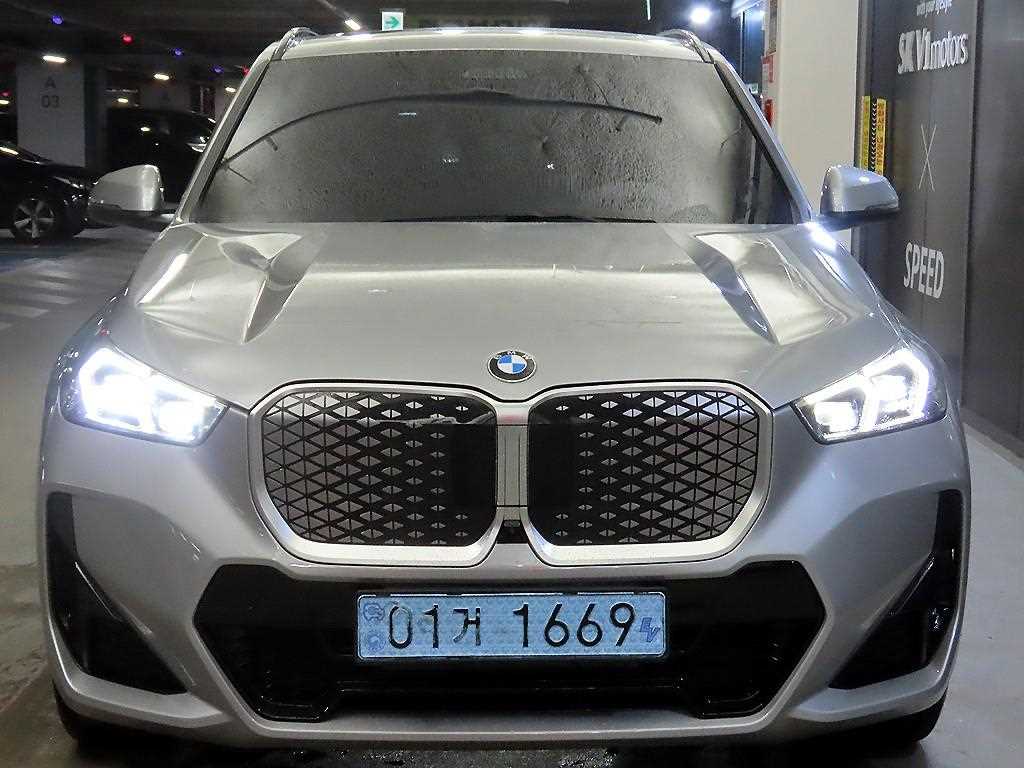 BMW iX1 xDrive 30 xLine 사진 2/20