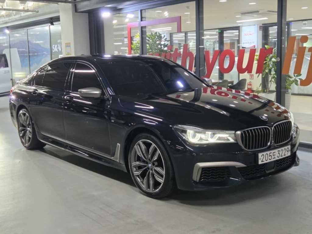 BMW 7시리즈 M760Li xDrive 사진