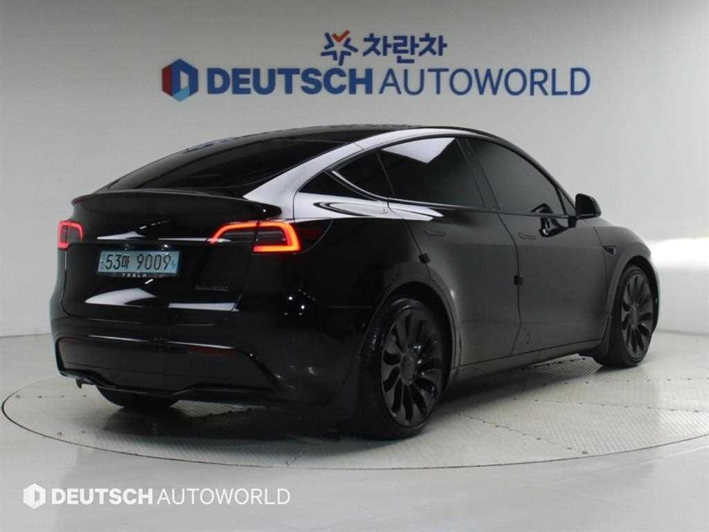 테슬라 모델 Y 퍼포먼스 사진 2/20