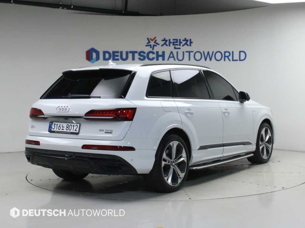 아우디 Q7 55 TFSI 콰트로 프리미엄 사진 2/40
