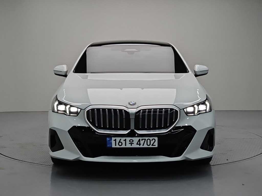 BMW 5시리즈 523d 기본형 사진 2/18