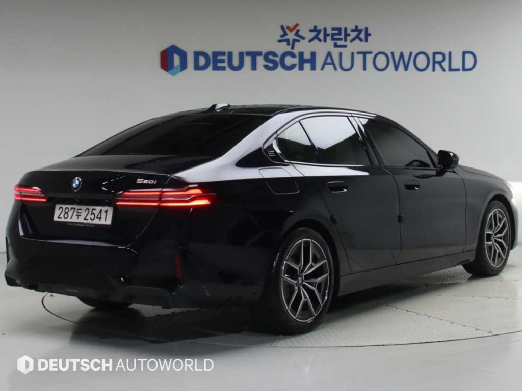 BMW 5시리즈 520i M 스포츠 사진 2/20
