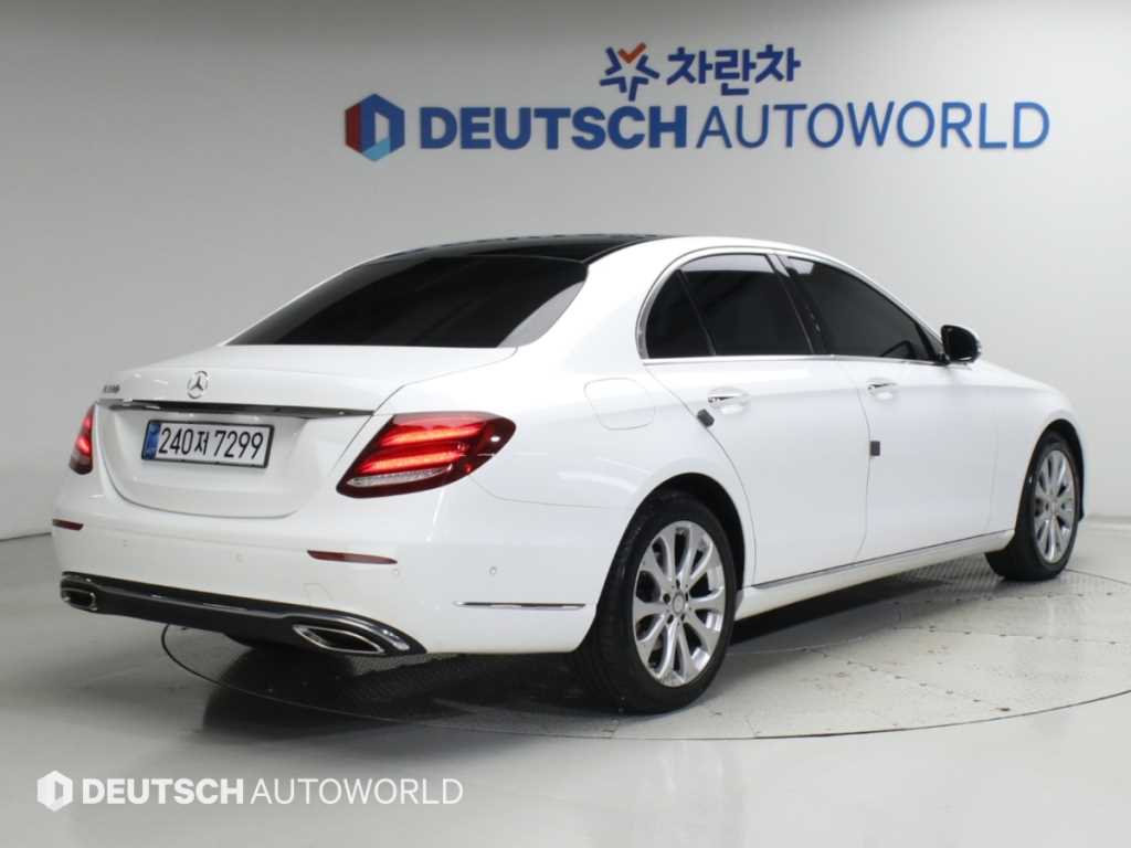 벤츠 E 클래스 E300 아방가르드 사진 2/20