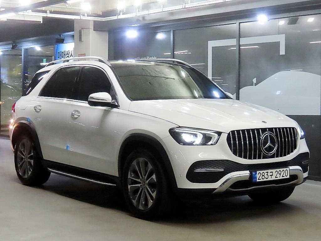 벤츠 GLE 클래스 GLE 300d 4MATIC 사진