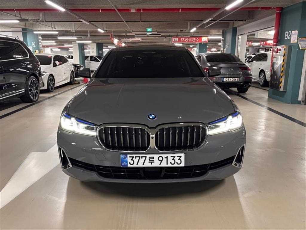 BMW 5시리즈 530e M 스포츠 사진