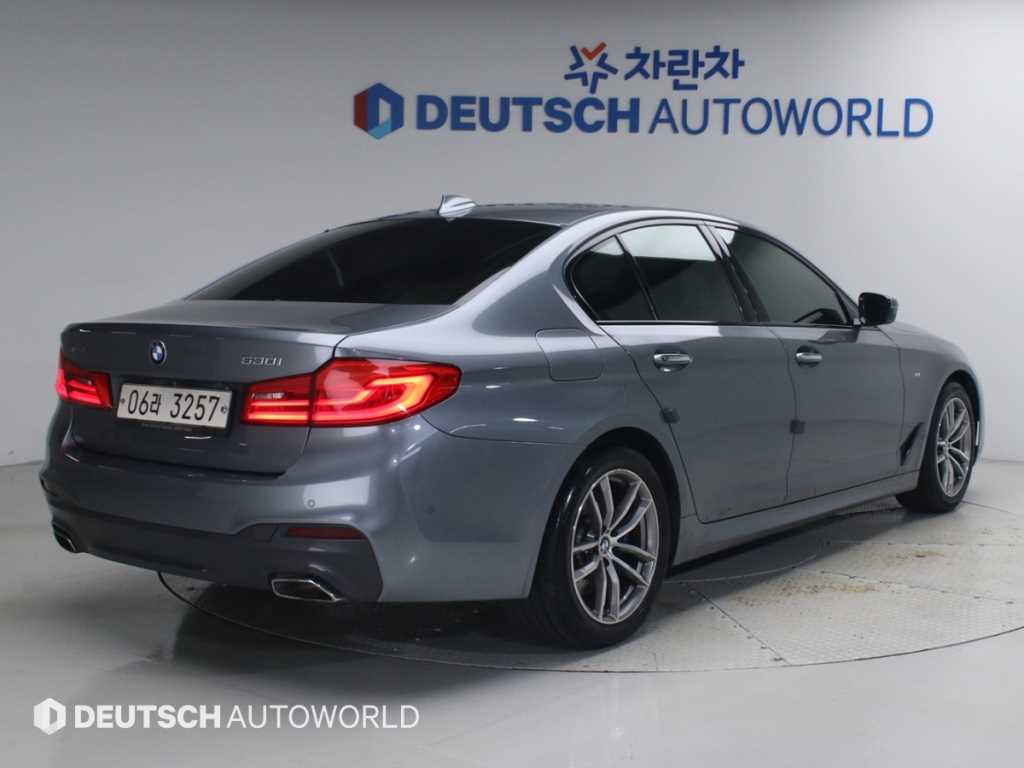 BMW 5시리즈 530i xDrive M 스포츠 플러스 사진 2/20