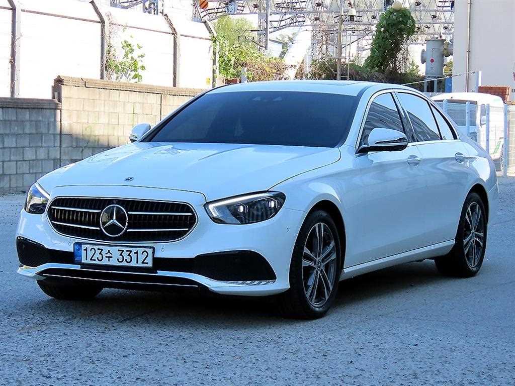 벤츠 E 클래스 E350 4MATIC 아방가르드 사진 2/20
