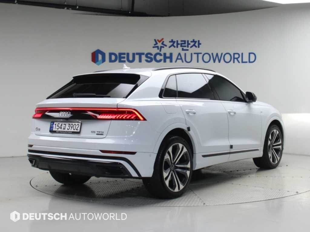 아우디 Q8 55 TFSI 콰트로 프리미엄 사진 2/20