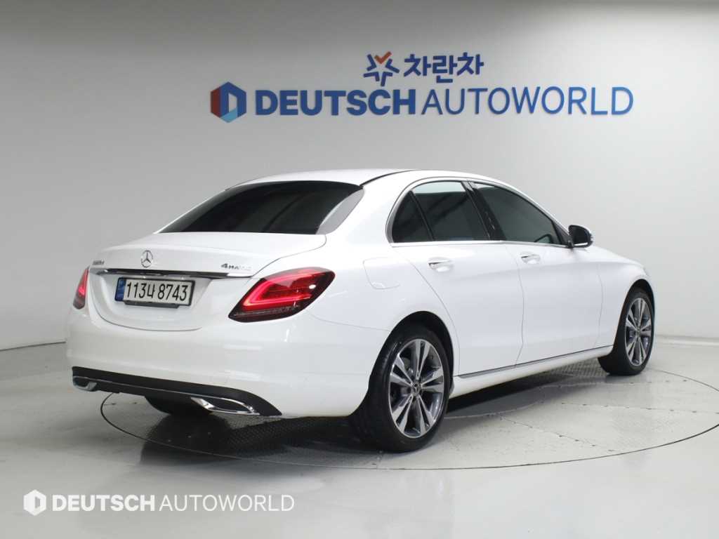 벤츠 C 클래스 C220 d 4MATIC 아방가르드 사진 2/20