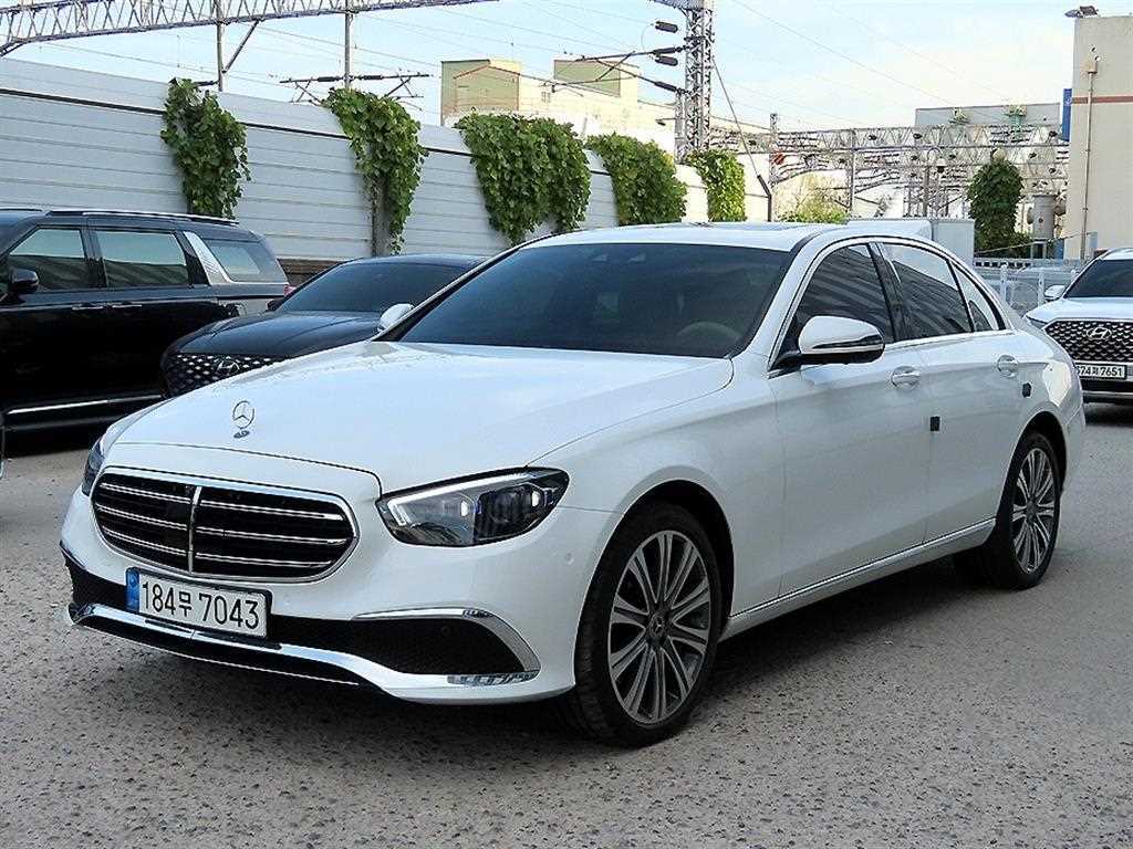 벤츠 E 클래스 E300e 4MATIC 익스클루시브 사진 2/20