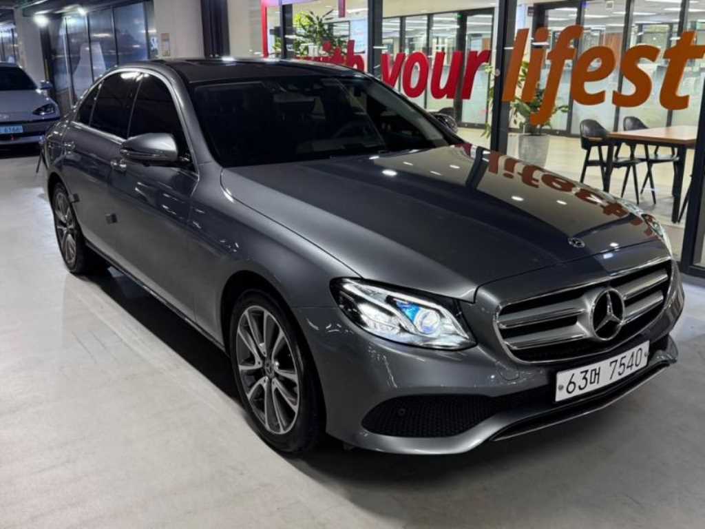 벤츠 E 클래스 E300 4MATIC 아방가르드 사진 2/20