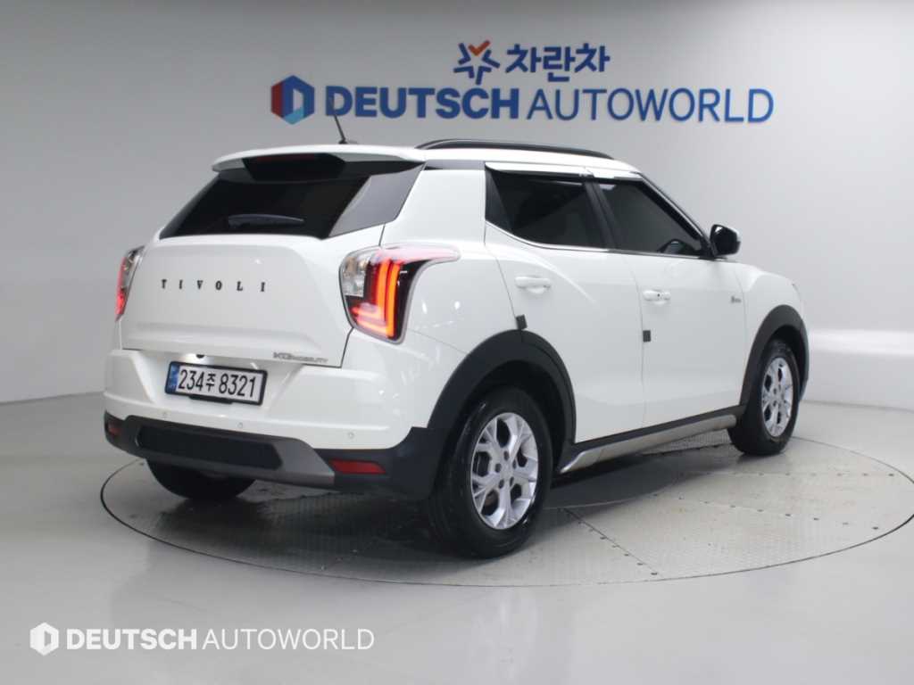 KGM 티볼리 2WD 가솔린 1.5 V5 사진 2/20