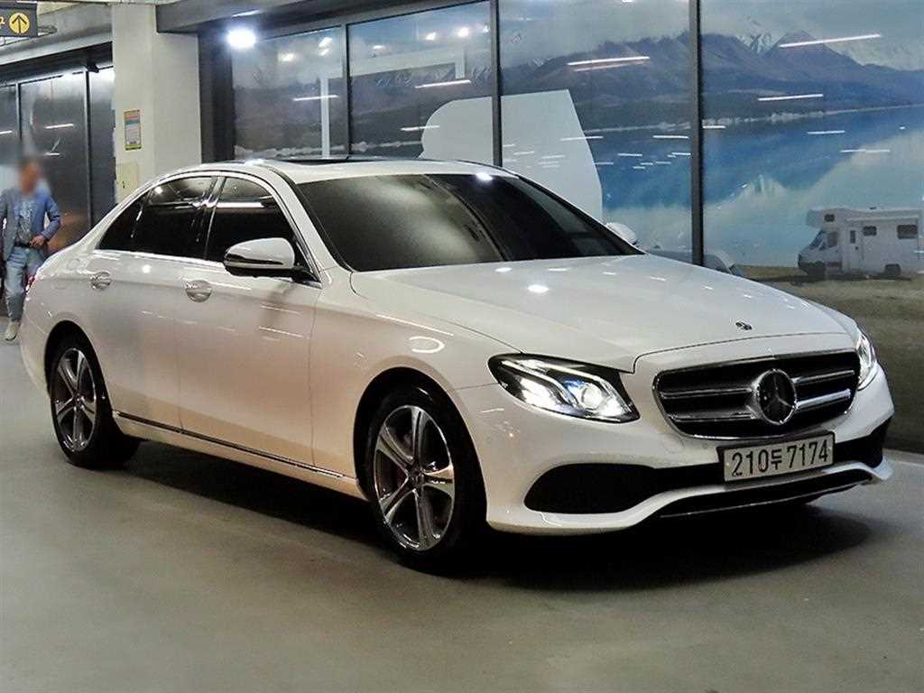 벤츠 E 클래스 E300 아방가르드 사진