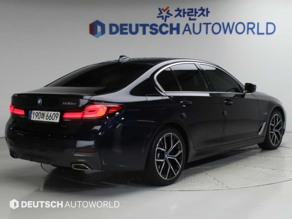 BMW 5시리즈 530e M 스포츠 사진 2/20