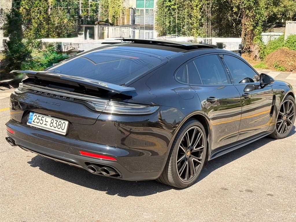 포르쉐 파나메라 4.0 GTS 사진 2/20