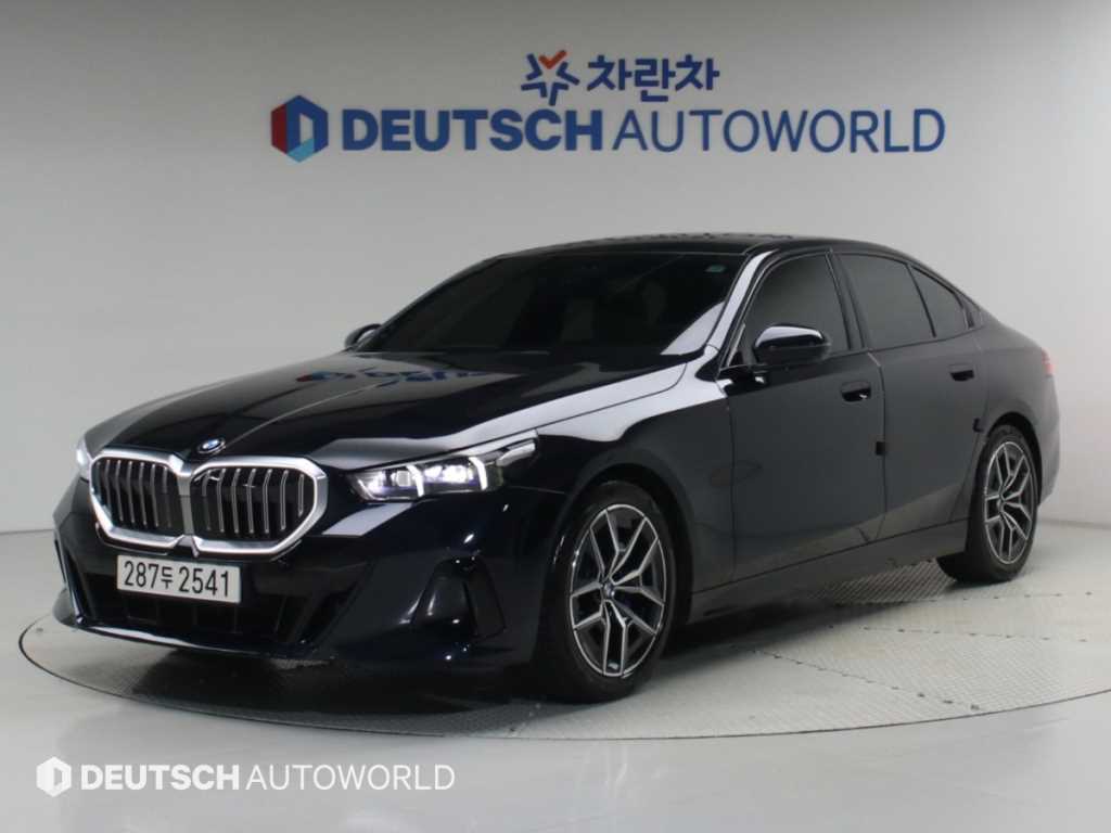 BMW 5시리즈 520i M 스포츠 사진