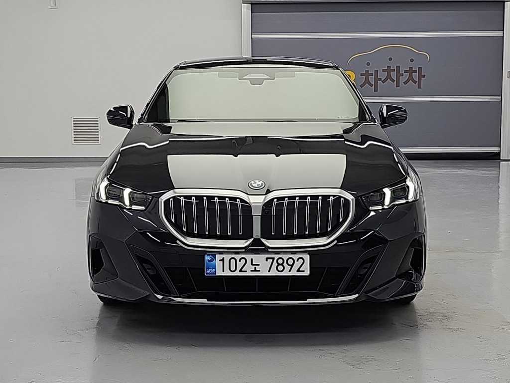 BMW 5시리즈 530e xDrive M 스포츠 사진 2/19