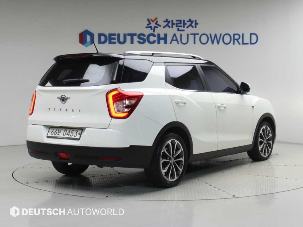 KGM 티볼리 2WD 디젤 1.6 IX 사진 2/20