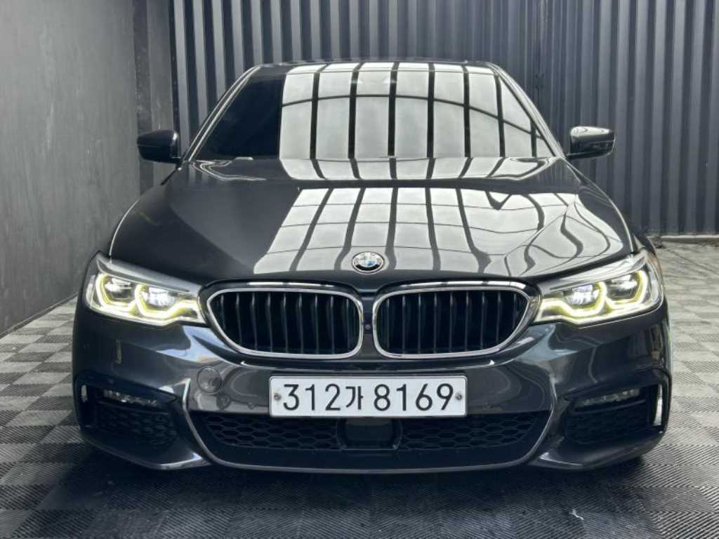 BMW 5시리즈 530i xDrive M 스포츠 사진