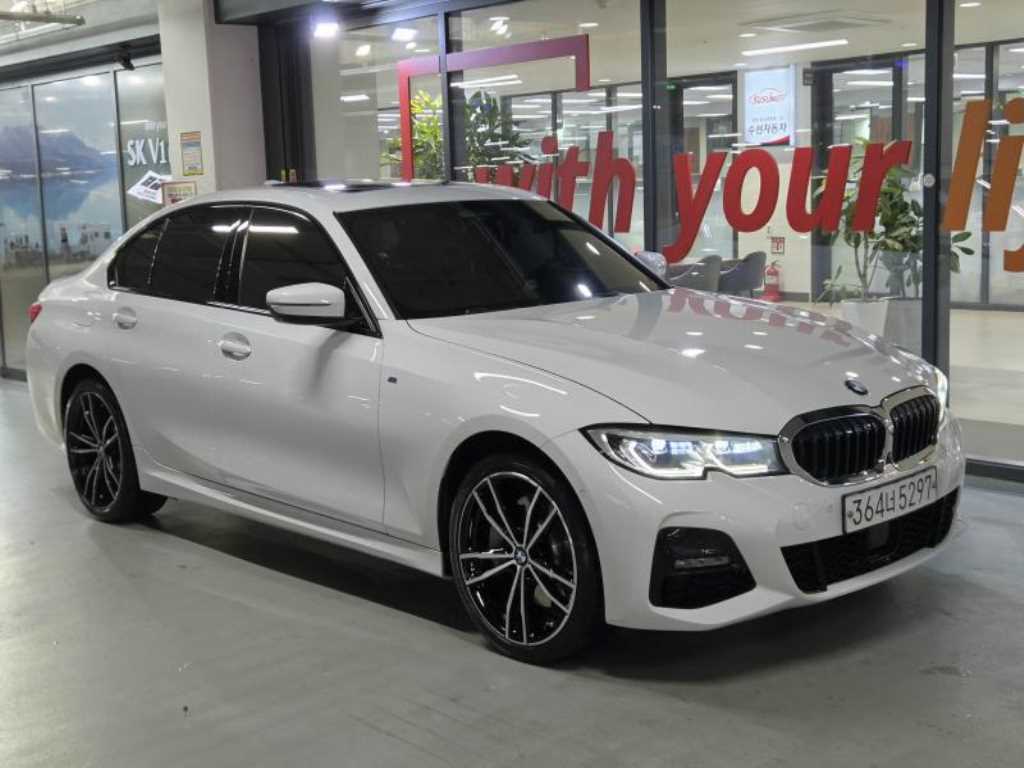 BMW 3시리즈 330e M 스포츠 사진