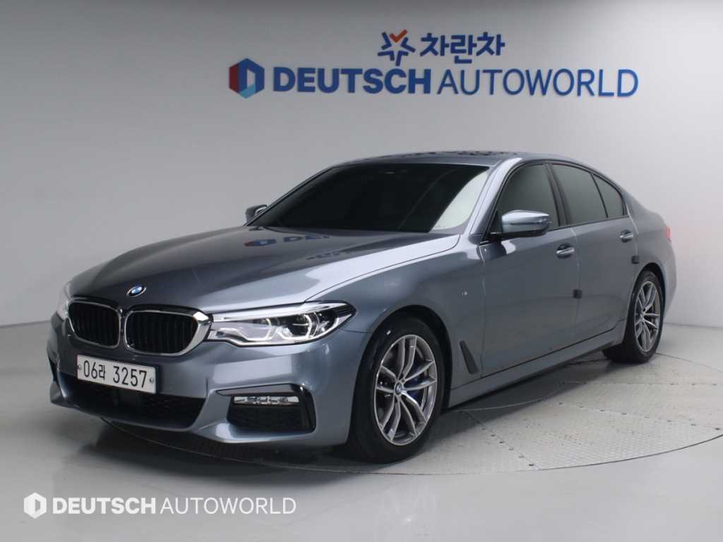 BMW 5시리즈 530i xDrive M 스포츠 플러스 사진