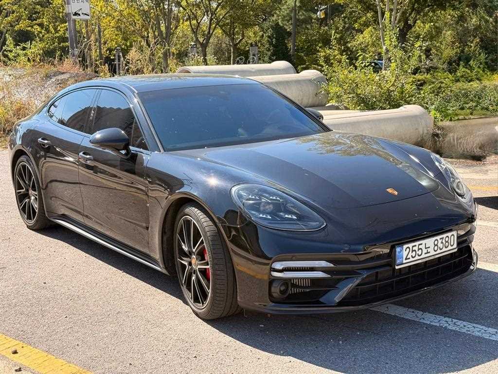 포르쉐 파나메라 4.0 GTS 사진