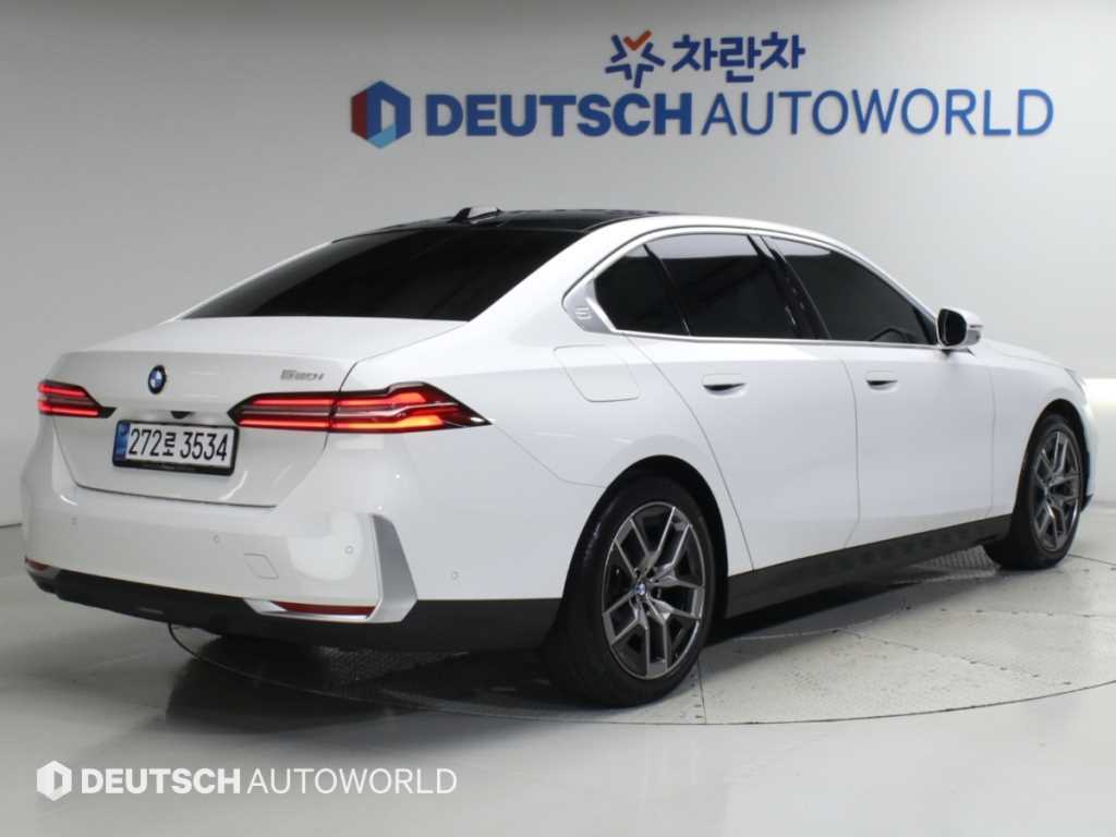 BMW 5시리즈 520i 기본형 사진 2/20