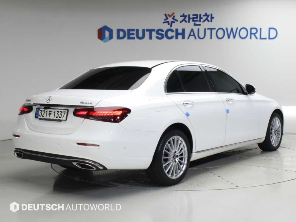 벤츠 E 클래스 E220d 4MATIC 익스클루시브 사진 2/20