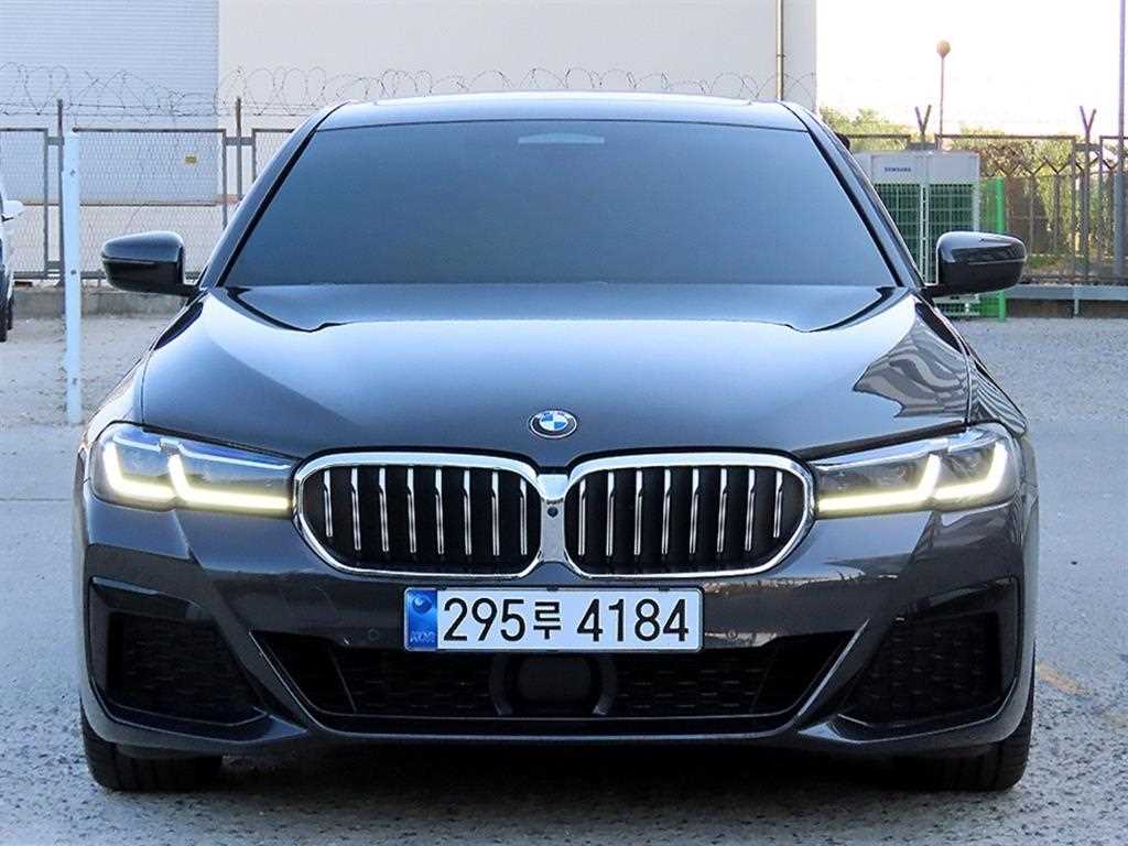BMW 5시리즈 530i xDrive M 스포츠 사진