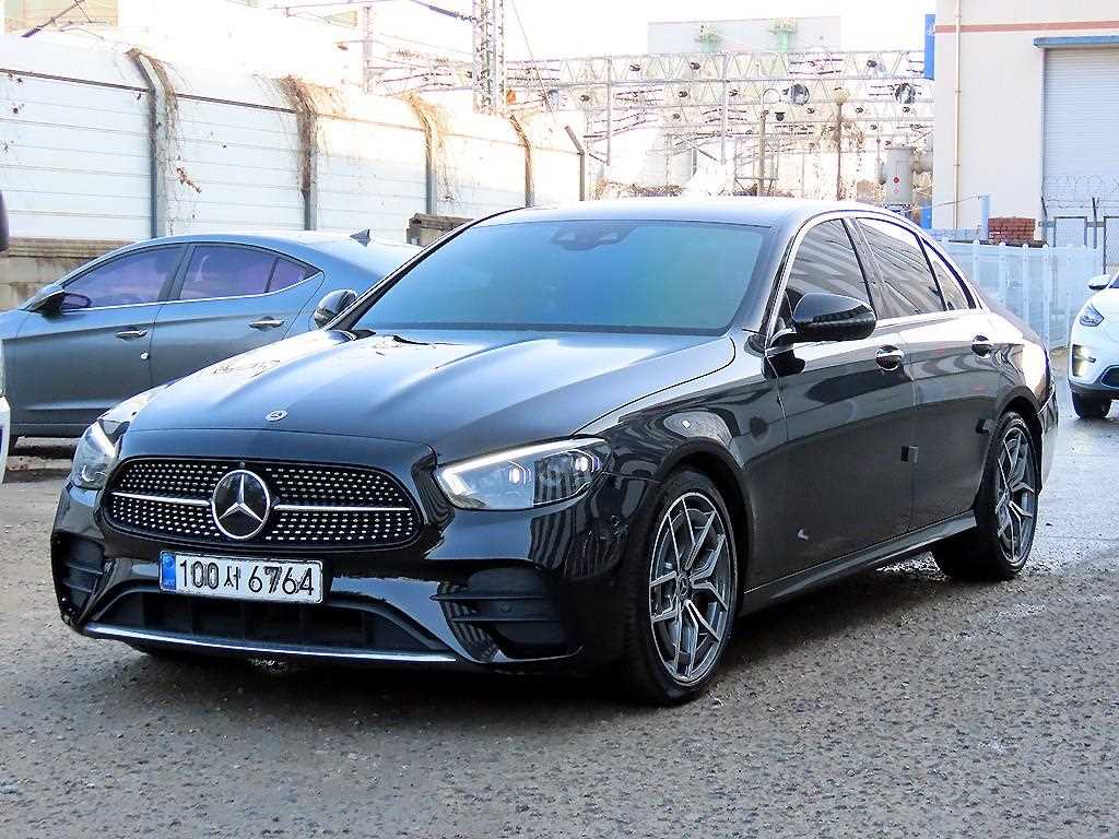 벤츠 E 클래스 E220d 4MATIC AMG라인 사진 2/20