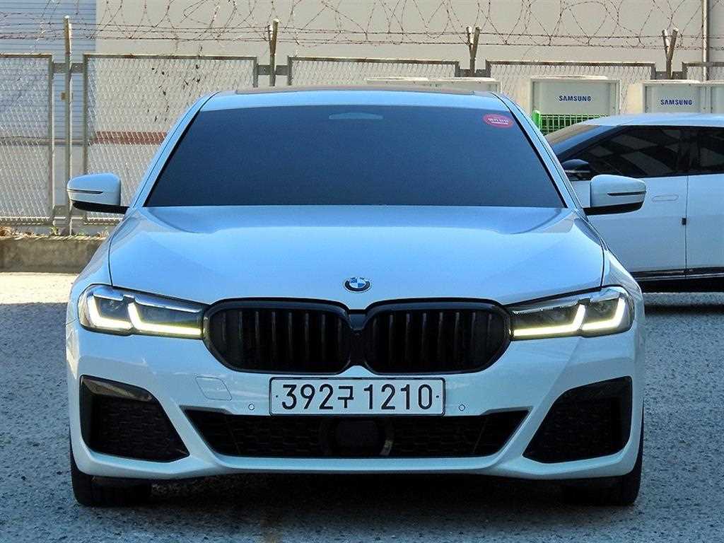BMW 5시리즈 520i M 스포츠 사진