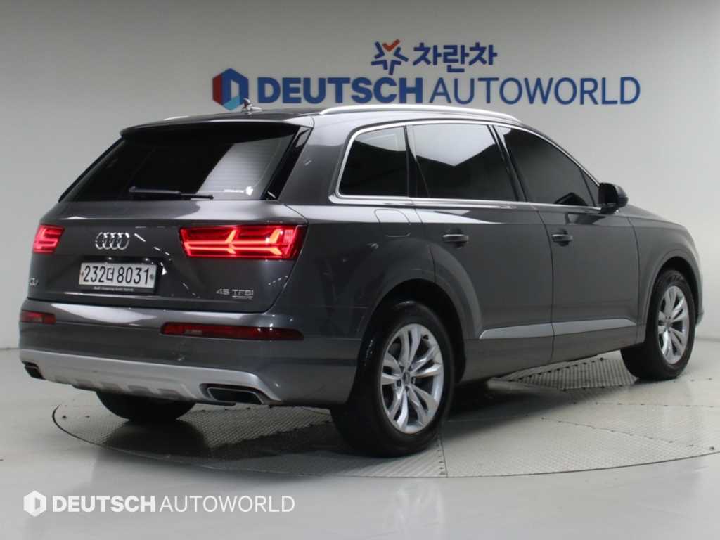 아우디 Q7 45 TFSI 콰트로 사진 2/20