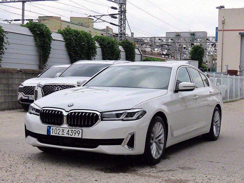BMW 5시리즈 530i xDrive 럭셔리 사진 2/20