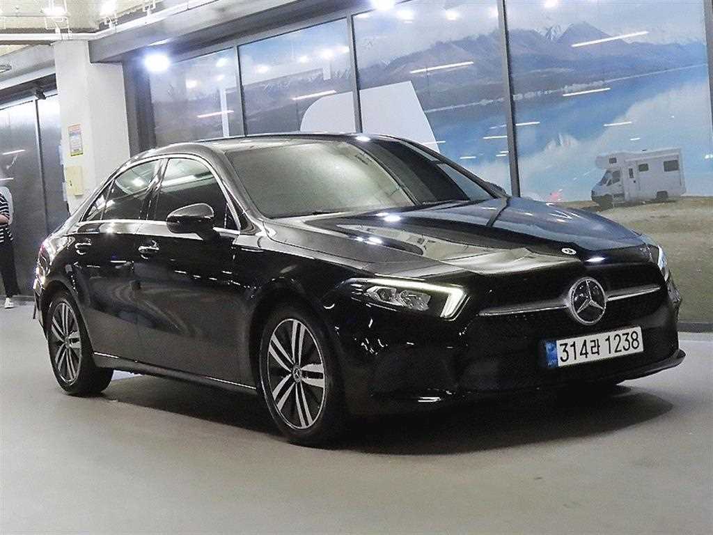 벤츠 A 클래스 A220 세단 사진