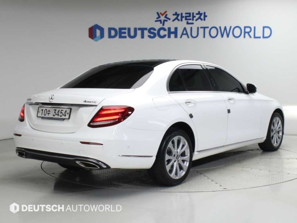 벤츠 E 클래스 E300 4MATIC 익스클루시브 사진 2/20