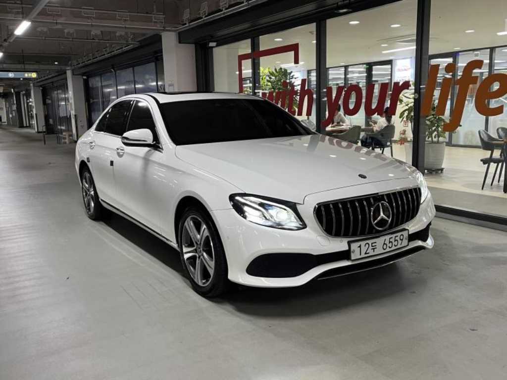 벤츠 E 클래스 E220d 아방가르드 사진