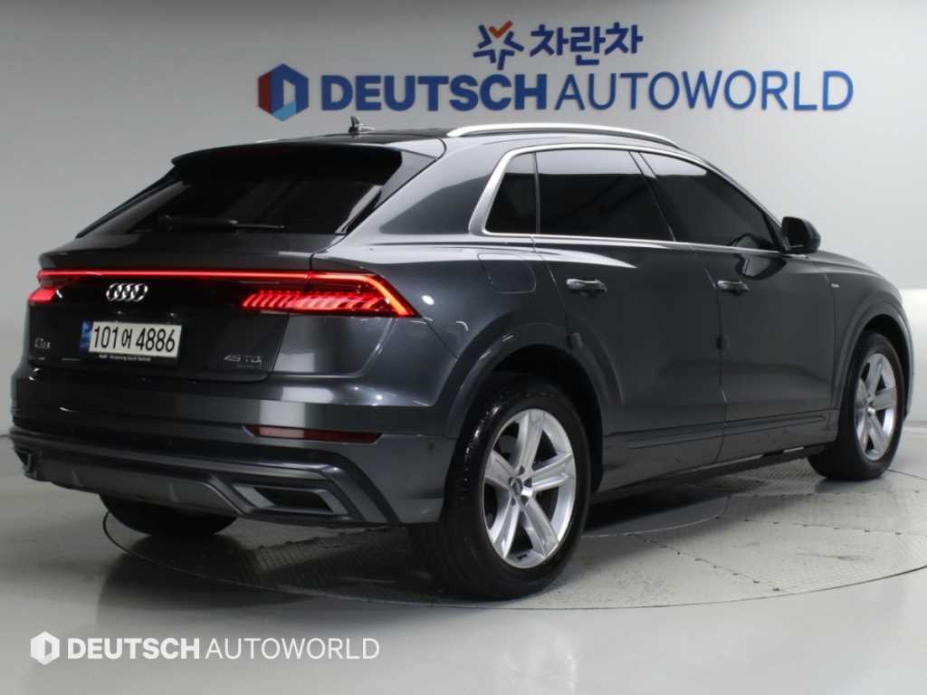 아우디 Q8 45 TDI 콰트로 프리미엄 사진 2/20