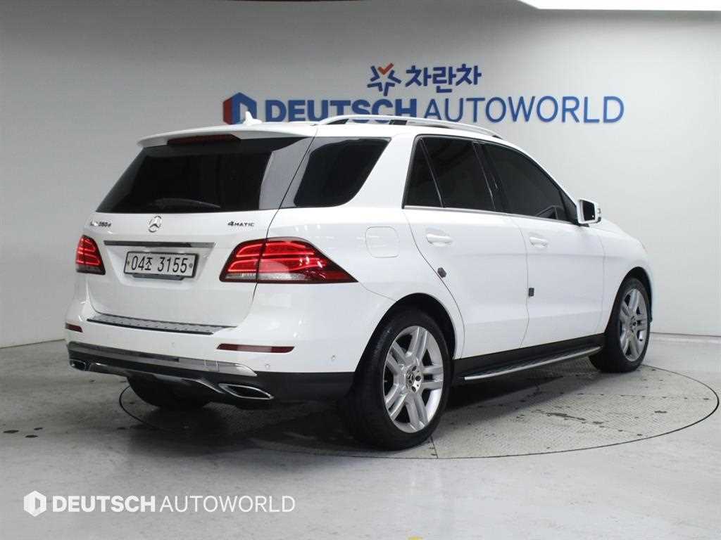 벤츠 GLE 클래스 GLE 350 d 4MATIC 사진 2/20