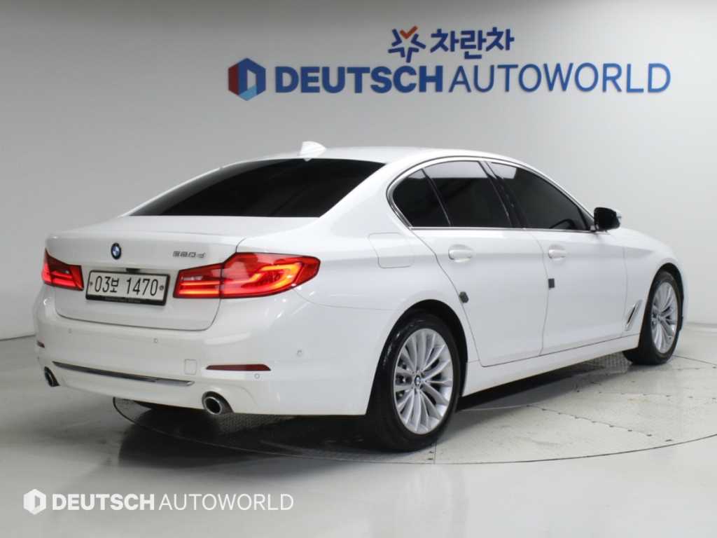 BMW 5시리즈 520d 럭셔리 플러스 사진 2/20