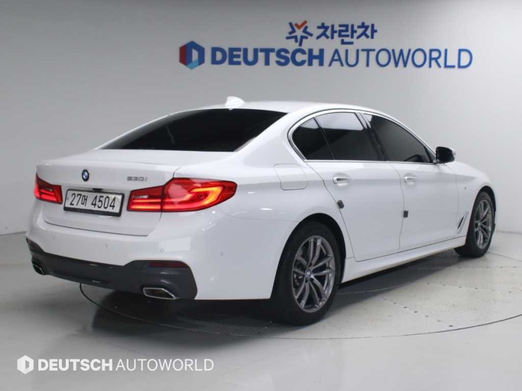 BMW 5시리즈 530i M 스포츠 플러스 사진 2/20