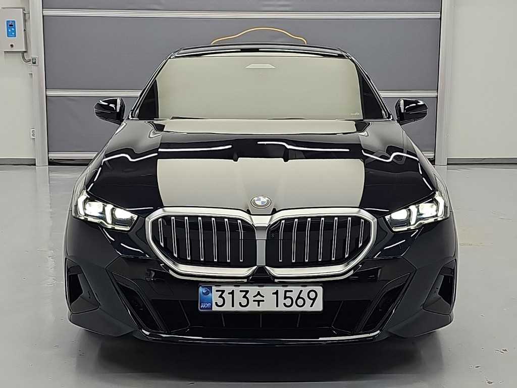 BMW 5시리즈 520i M 스포츠 사진 2/18