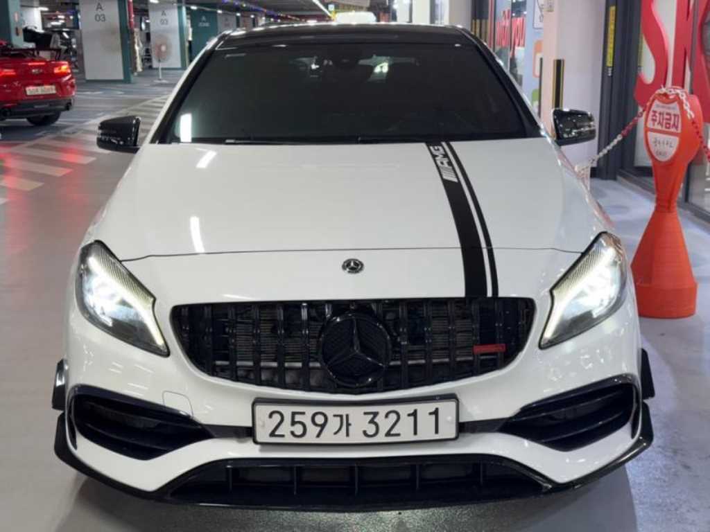 벤츠 A 클래스 A45 AMG 4MATIC 사진
