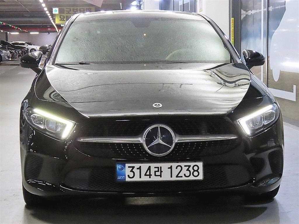 벤츠 A 클래스 A220 세단 사진 2/20