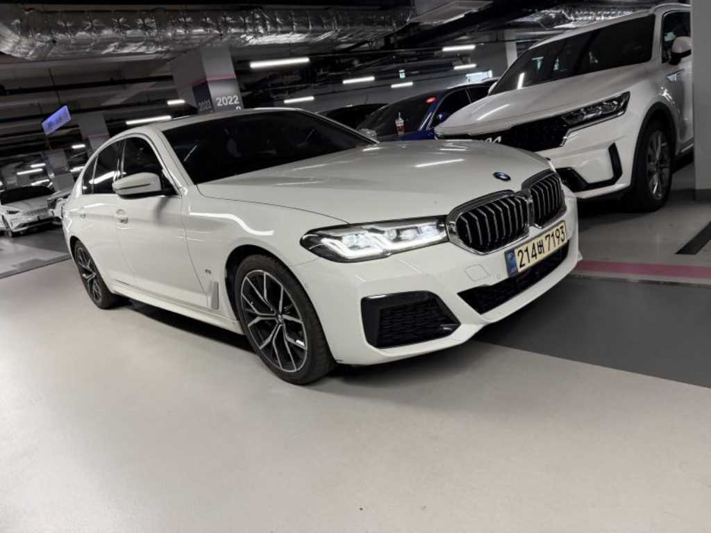 BMW 5시리즈 530i xDrive M 스포츠 사진 2/10