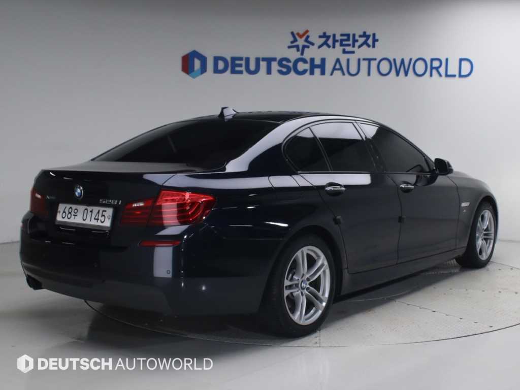 BMW 5시리즈 528i xDrive M 에어로 다이나믹 사진 2/20