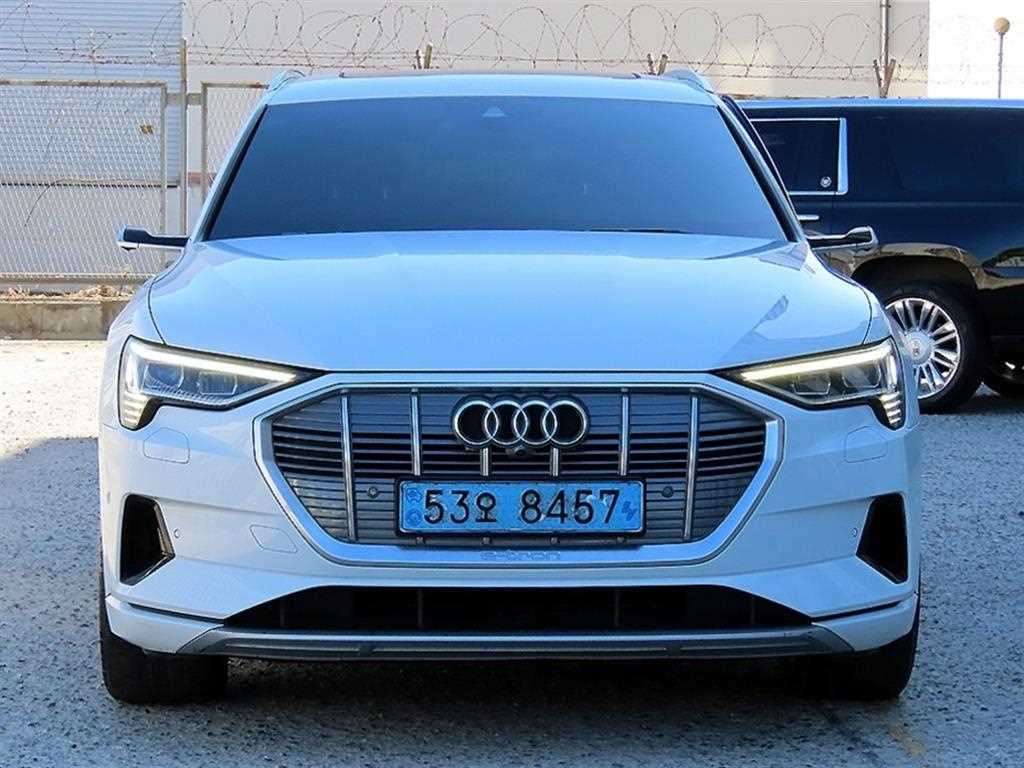 아우디 e-트론 55 콰트로 사진