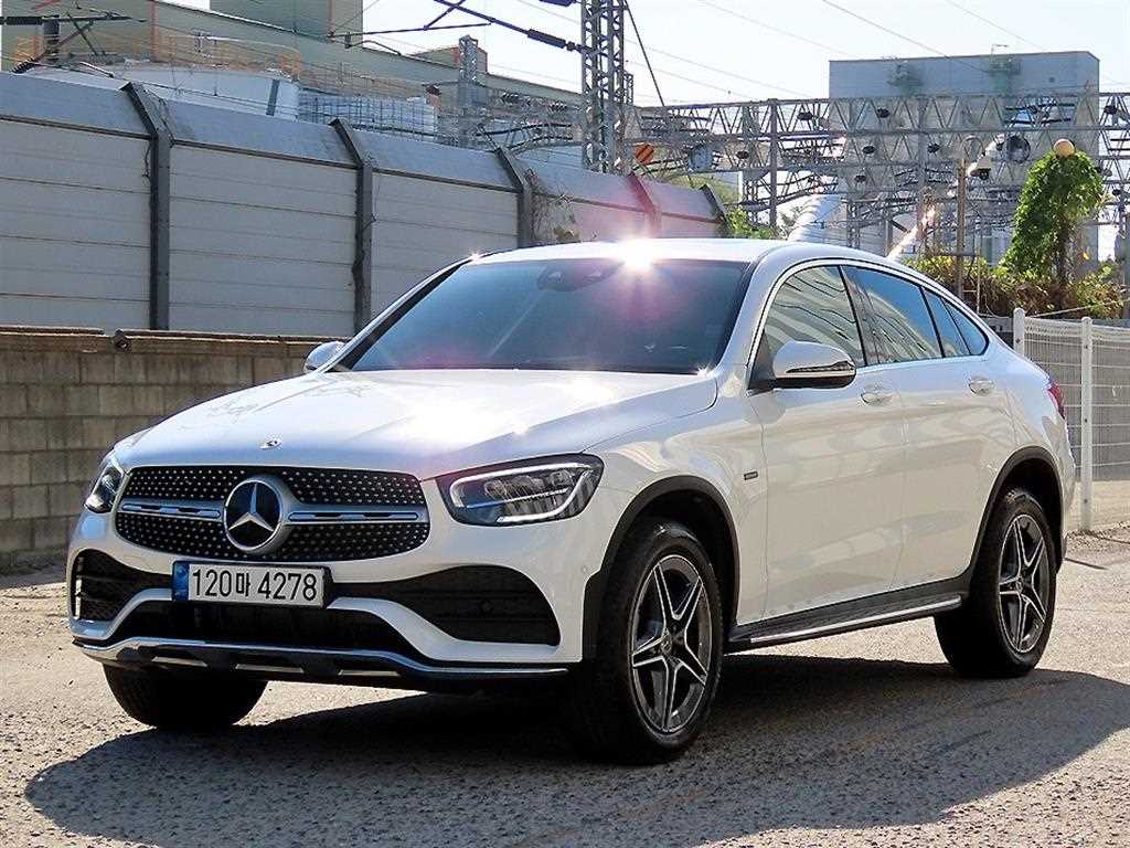 벤츠 GLC 클래스 GLC 300 e 4MATIC 쿠페 사진 2/20